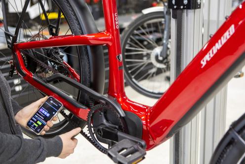 Aussenansicht bei Nacht Autobahn-Garage Zwahlen & Wieser AG